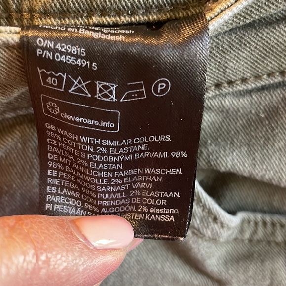 H&M distressed olive shorts - Picture 4 of 4